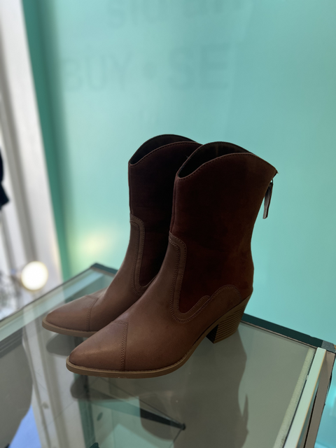 Wonderly  Size 8.5 Shoes