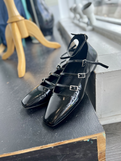 Princess Polly  Size W7 / M5 Shoes