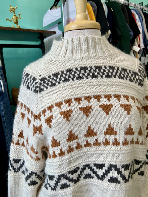 Universal Thread  Size L Tops