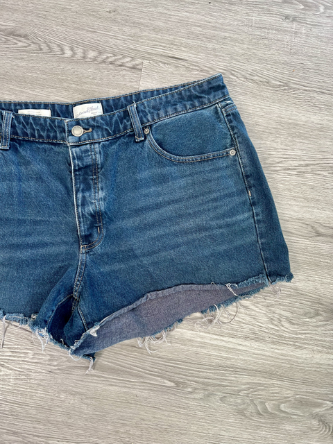 Universal Thread  Size 17 Bottoms