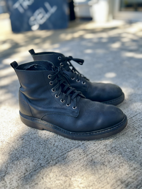 Golden Fox  Size 8.5 Shoes