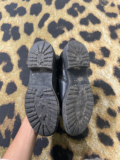 Guess  Size 7 Shoes