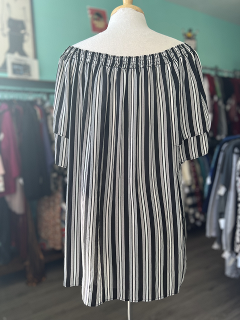 Violet +Claire  Size 1X Top