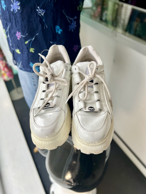 Buffalo London  Size 9 Shoes