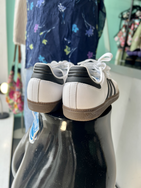 ADIDAS  Size M7/W8 Shoes