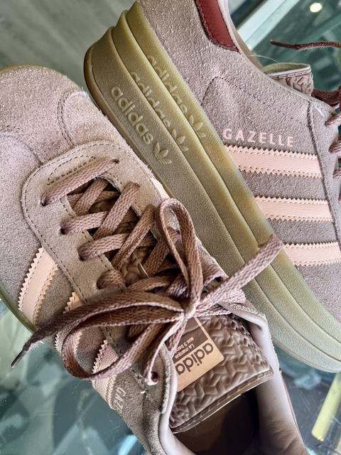 ADIDAS  Size 7.5 Shoes