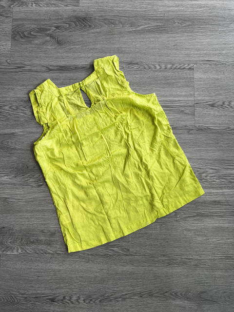 apostrophe  Size M Tops