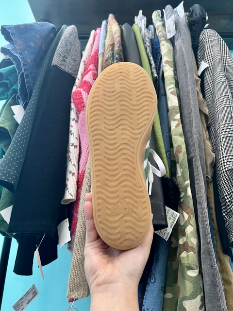 ADIDAS  Size 8 Shoes