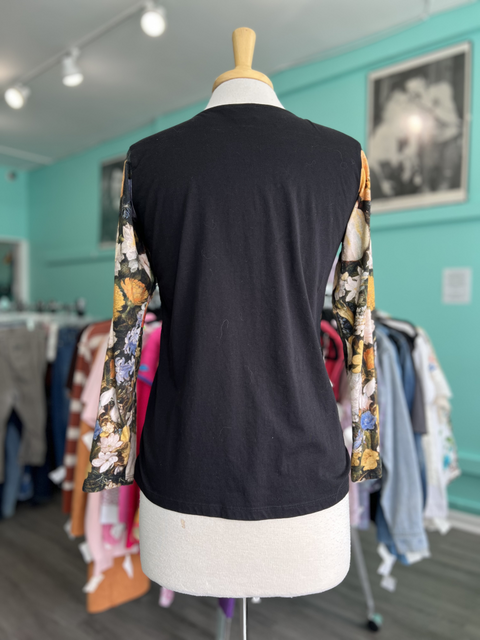 KHM  Size M Tops
