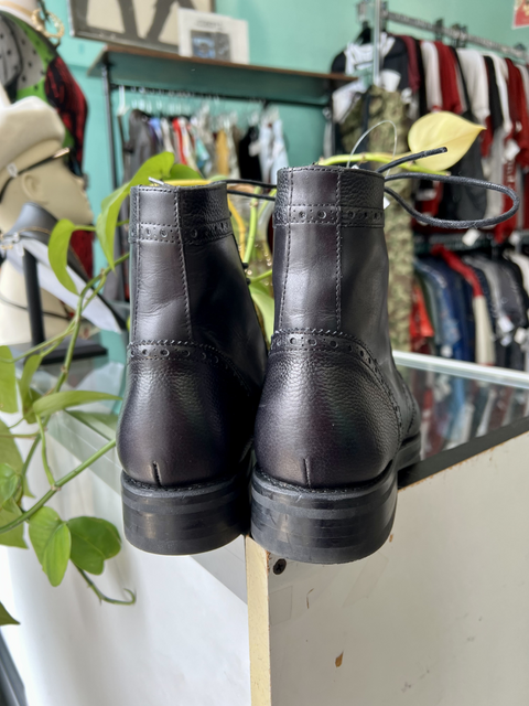 Thursday  Size 7.5M/9W Shoes