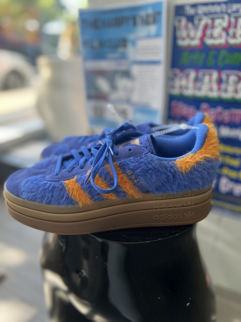 ADIDAS  Size 8.5 Shoes