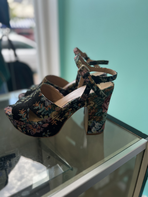 Crown & Ivy  Size 8.5 Shoes