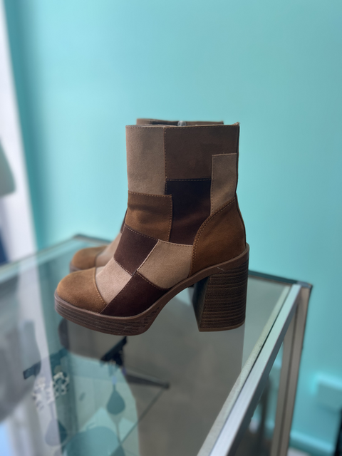 Universal Thread  Size 6 Shoes