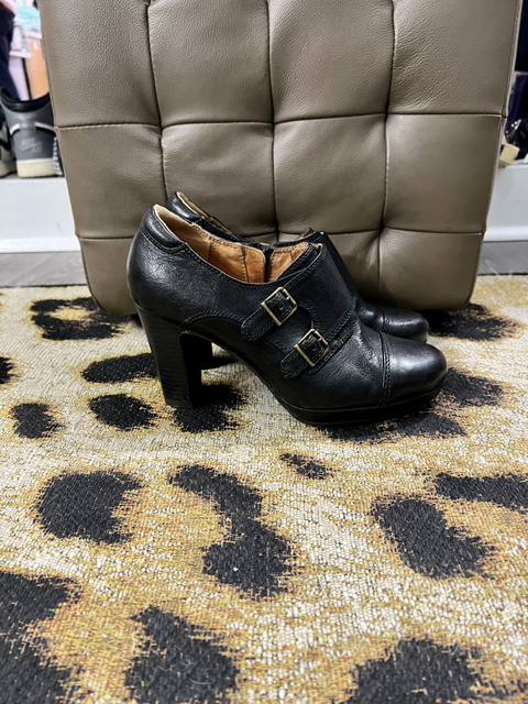 Clarks  Size 7.5 Shoes