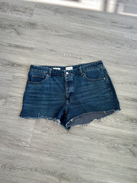 Universal Thread  Size 17 Bottoms