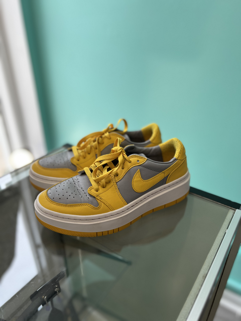 Nike  Size 8.5 Shoes