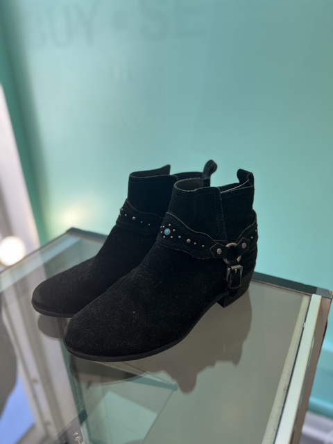 Zodiac  Size 8 Shoes