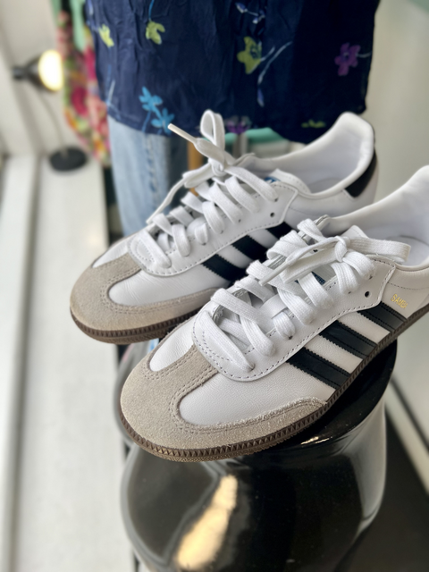 ADIDAS  Size M7/W8 Shoes