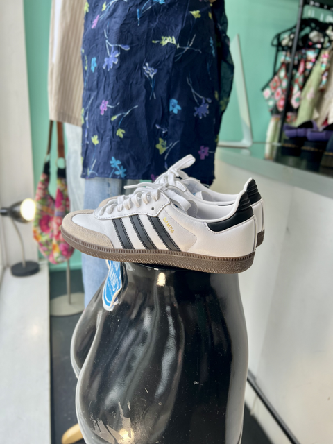 ADIDAS  Size M7/W8 Shoes