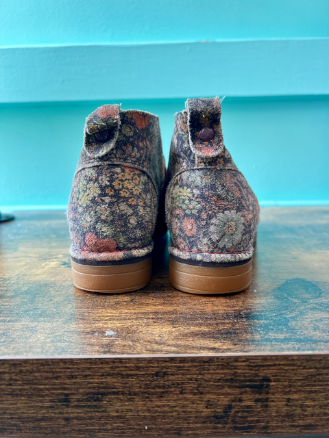 Hush Puppies  Size 6 Shoes
