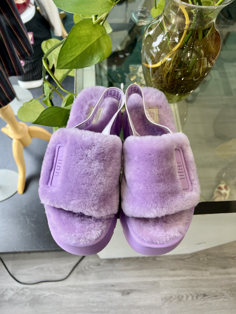 UGG  Size 9 Shoes