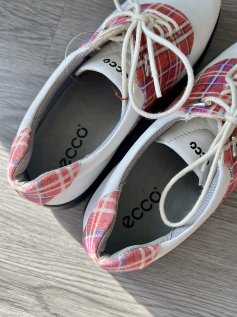 Ecco  Size 38 EUR/7w Shoes