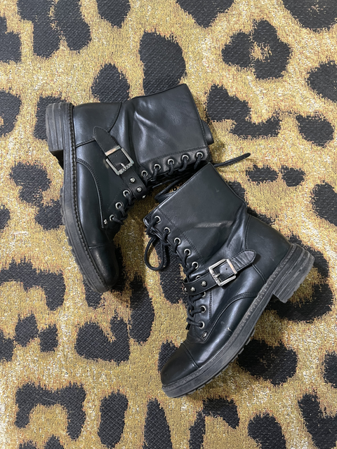 Guess  Size 7 Shoes