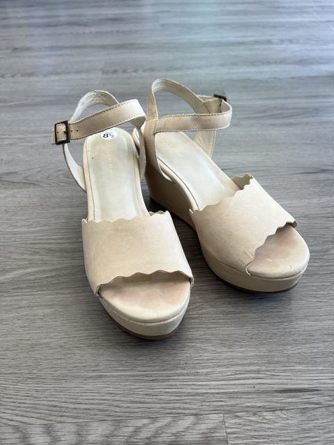 Chocolat Blu  Size 8.5 Shoes